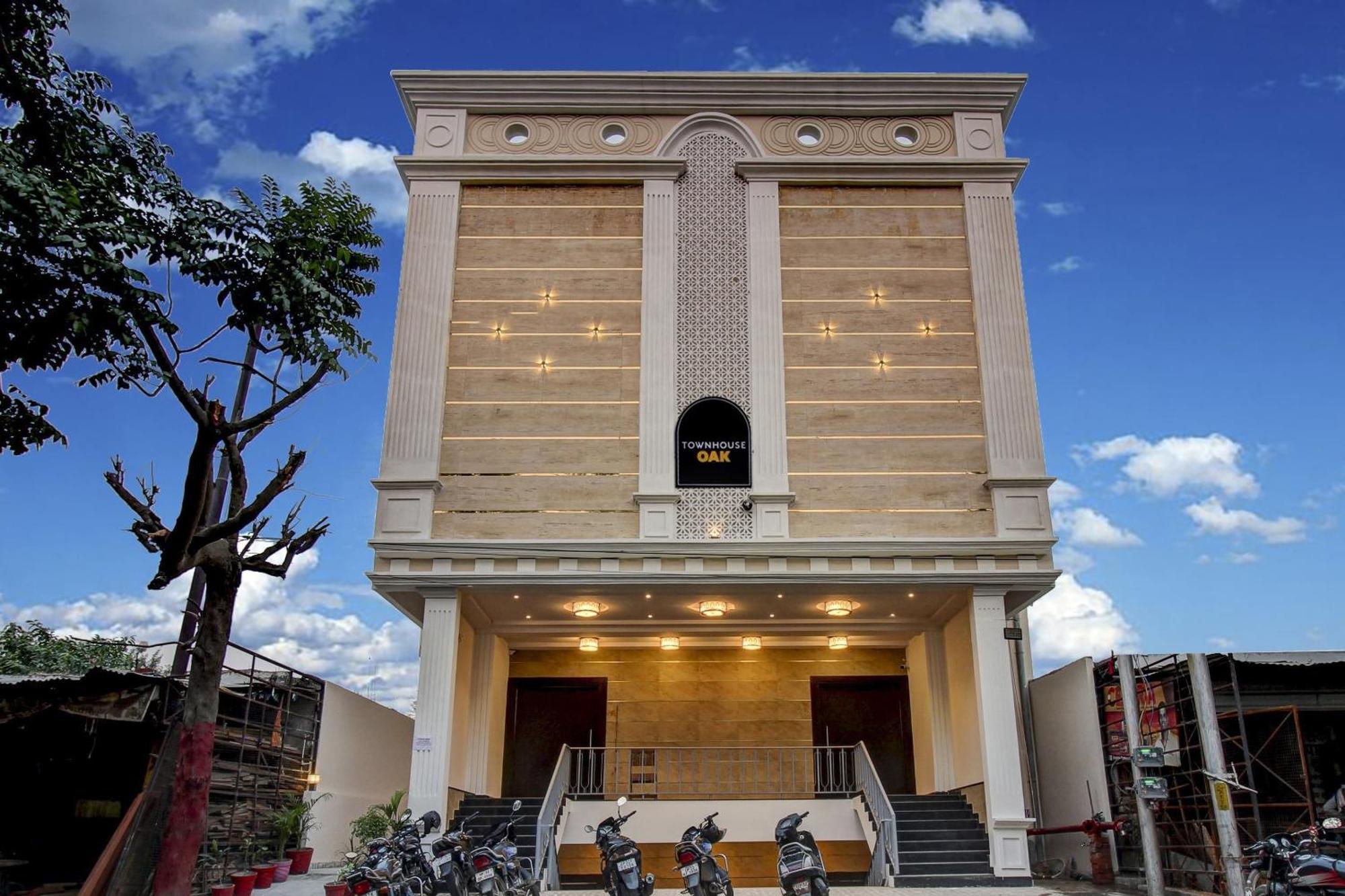 Super Townhouse Oak Aurelia Grand Otel Lucknow Dış mekan fotoğraf