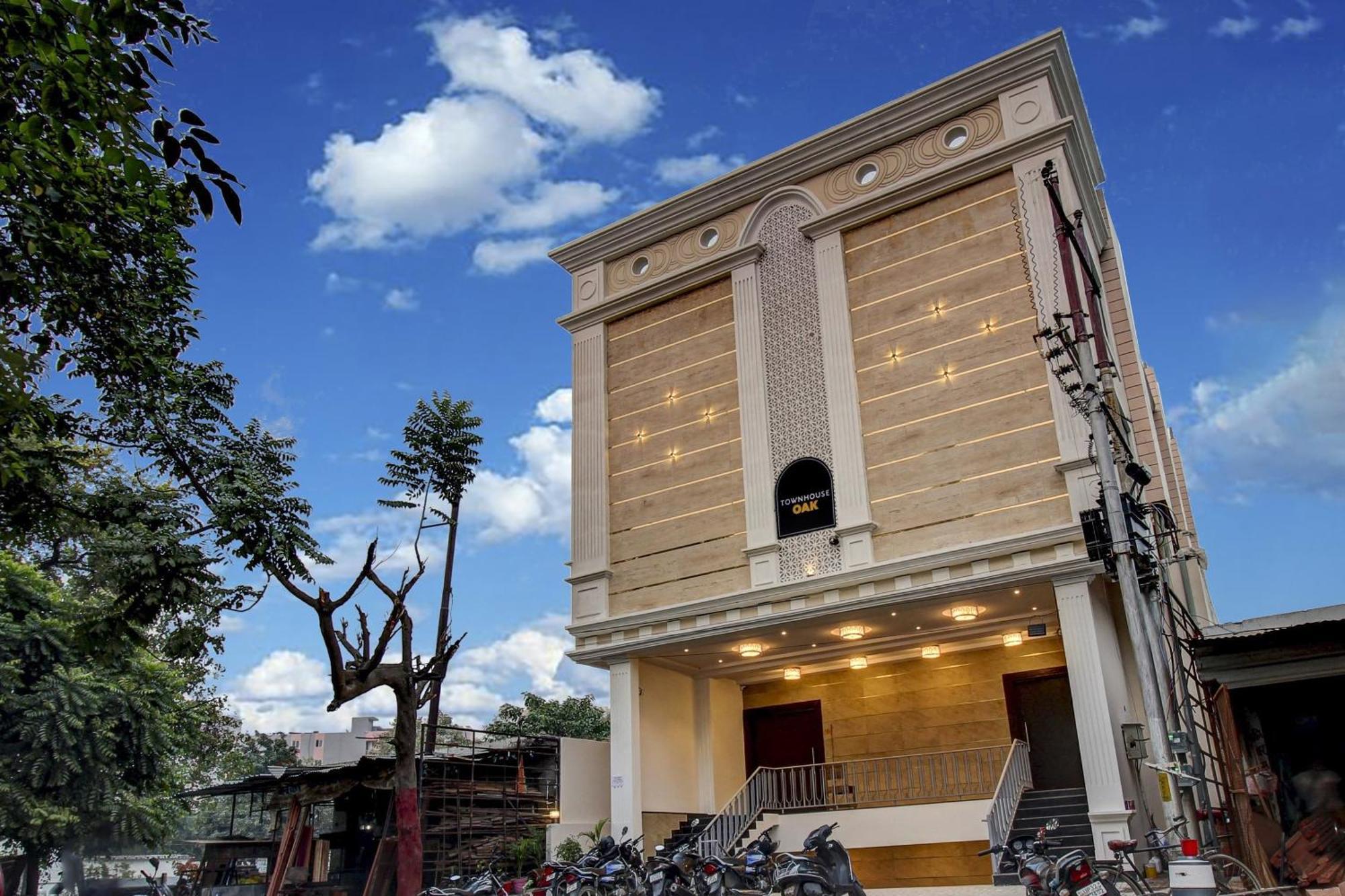 Super Townhouse Oak Aurelia Grand Otel Lucknow Dış mekan fotoğraf